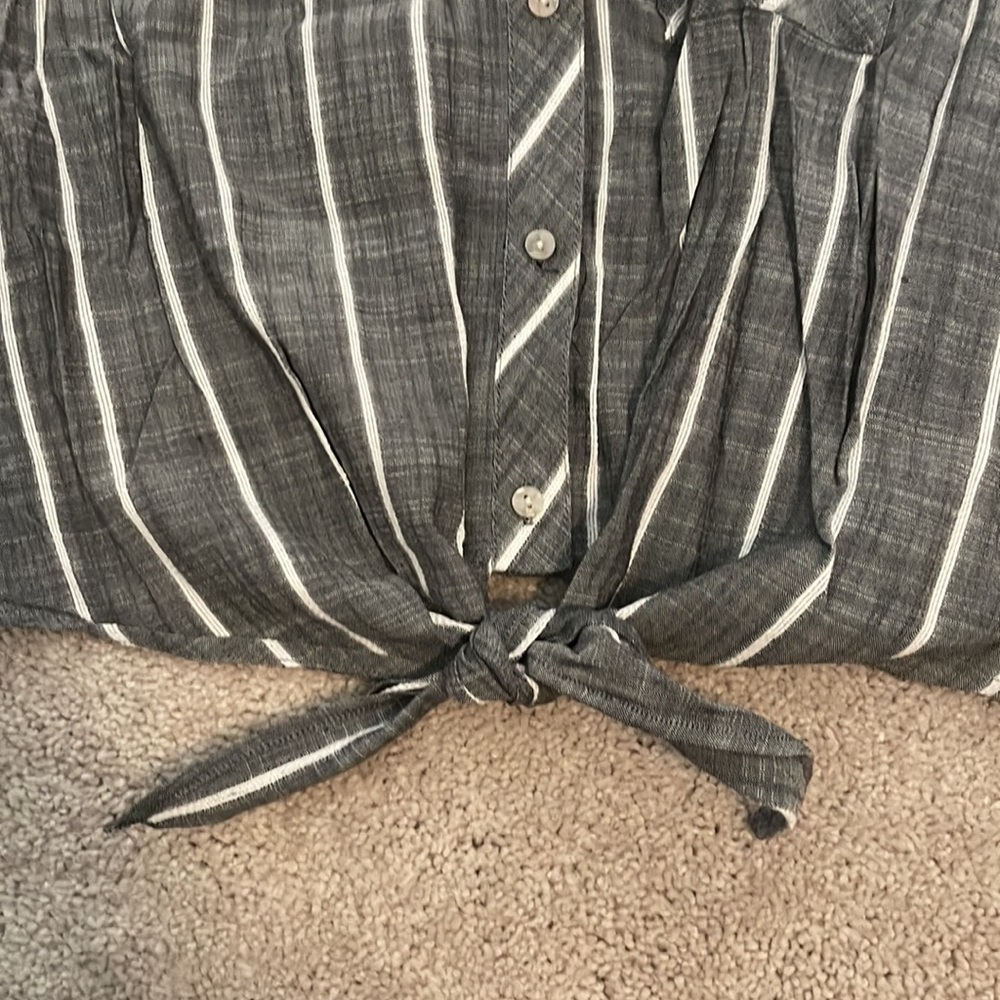 Universal Thread Button Down Shirt - Picture 3 of 4